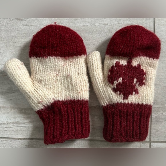Mittens - Picture 2 of 6